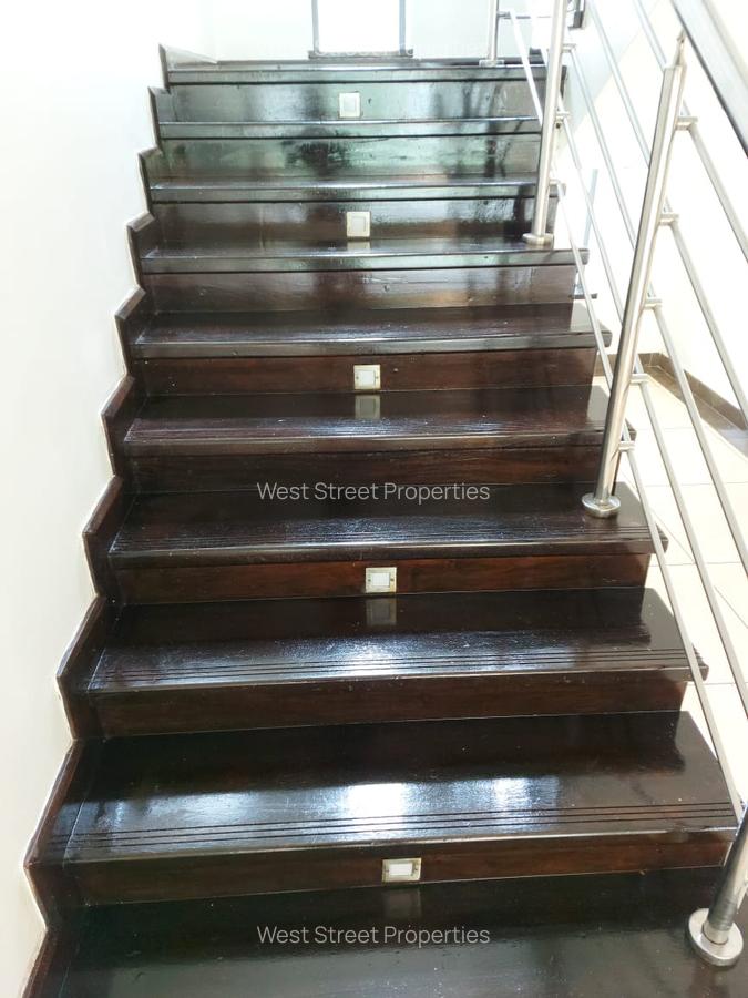 5 Bed Villa with En Suite at Lavington - 7