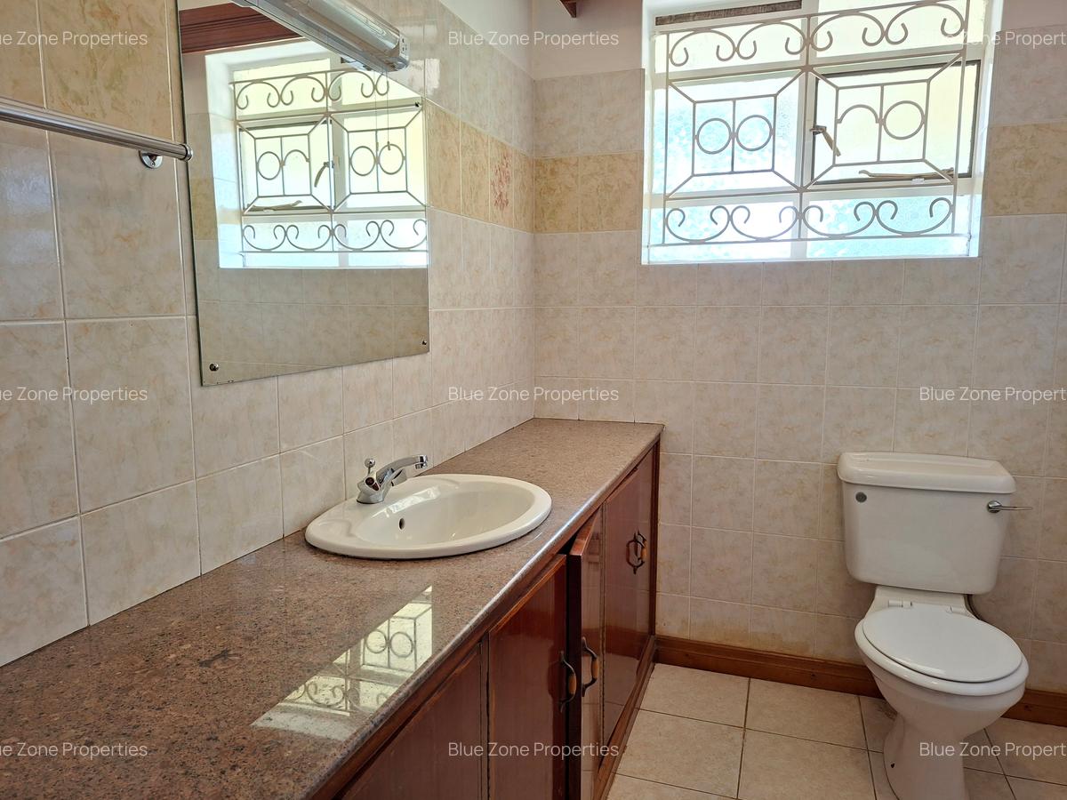 6 Bed House with En Suite at Off Redhill Dr - 15