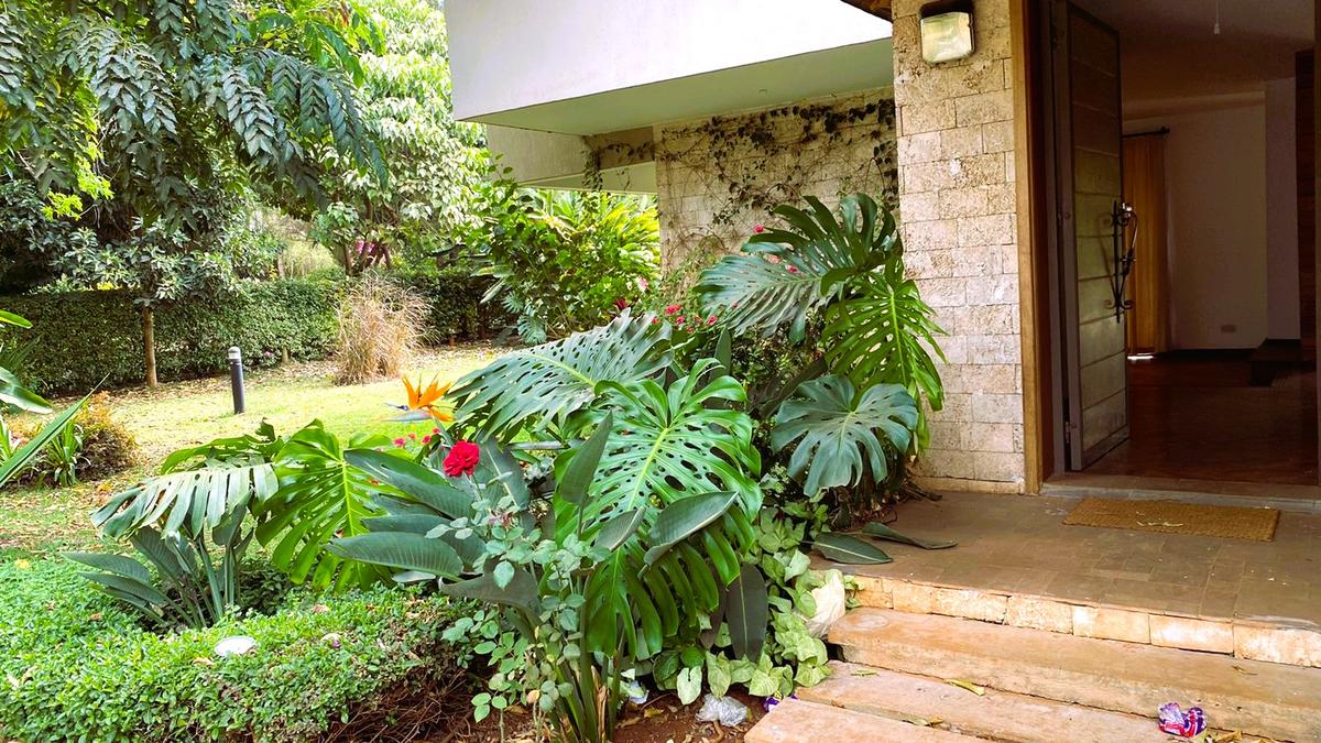 5 Bed House with En Suite in Runda - 10