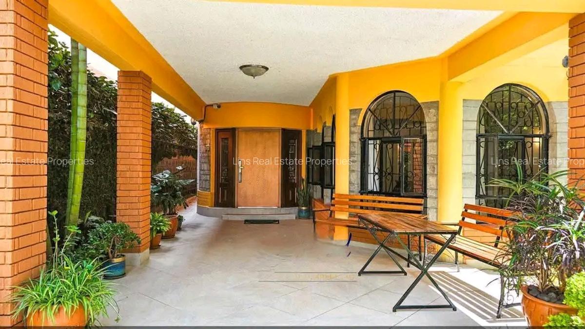 4 Bed Townhouse with En Suite in Brookside - 8