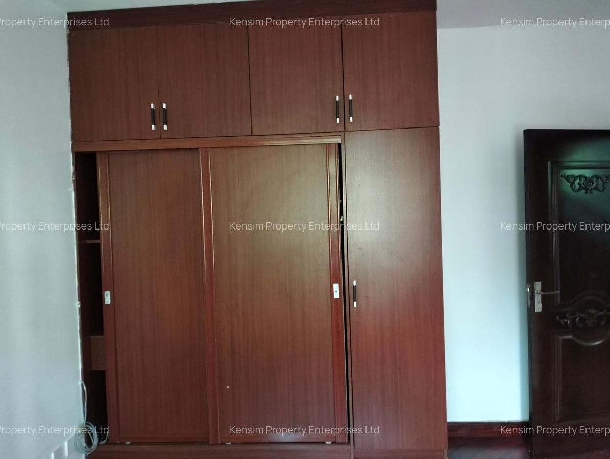 5 Bed Townhouse with En Suite in Lavington - 12