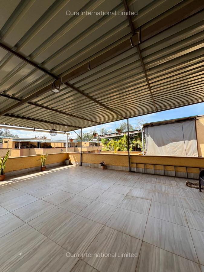 5 Bed Townhouse with En Suite in Brookside - 4