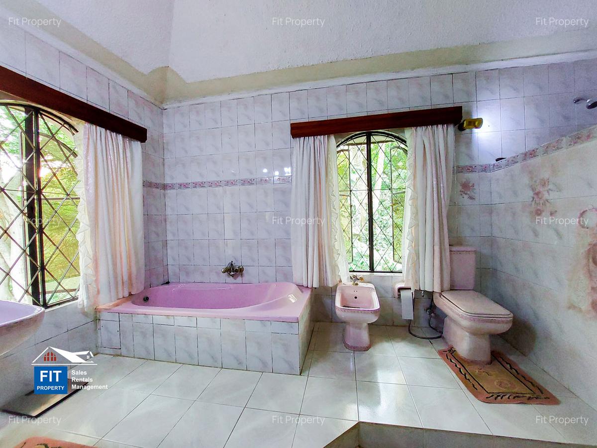 5 Bed House with En Suite at Nairobi - 13