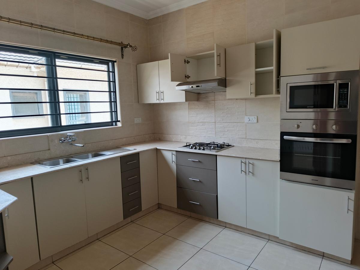 2 Bed Apartment with En Suite in Rhapta Road - 3