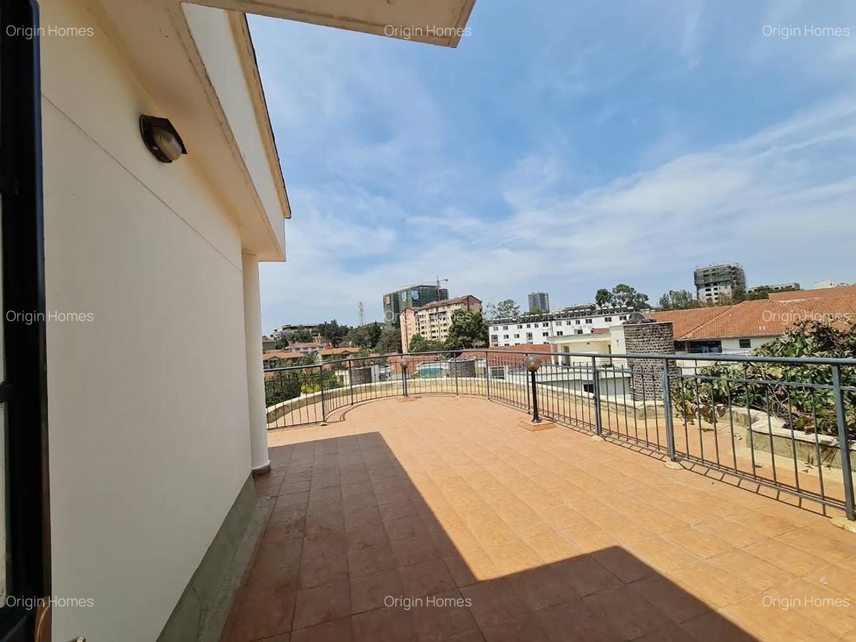 4 Bed Apartment with En Suite at Lavington - 5