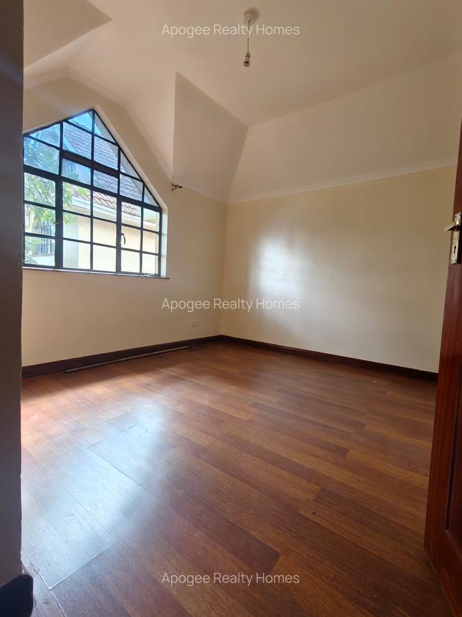 4 Bed Apartment with En Suite at Fourways Junction Estate - 11