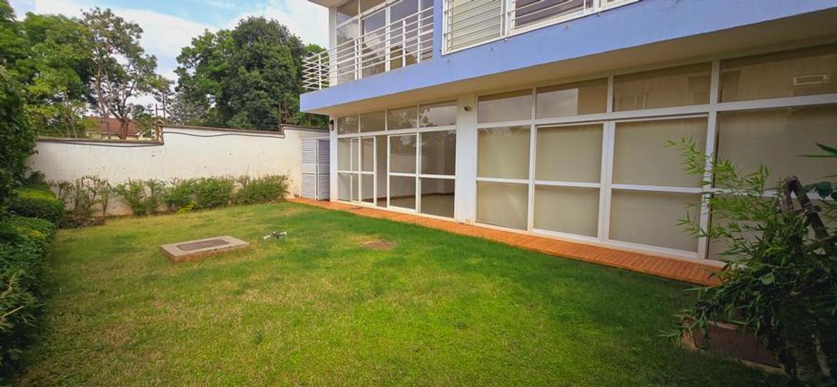 5 Bed Townhouse with En Suite in Lavington - 6