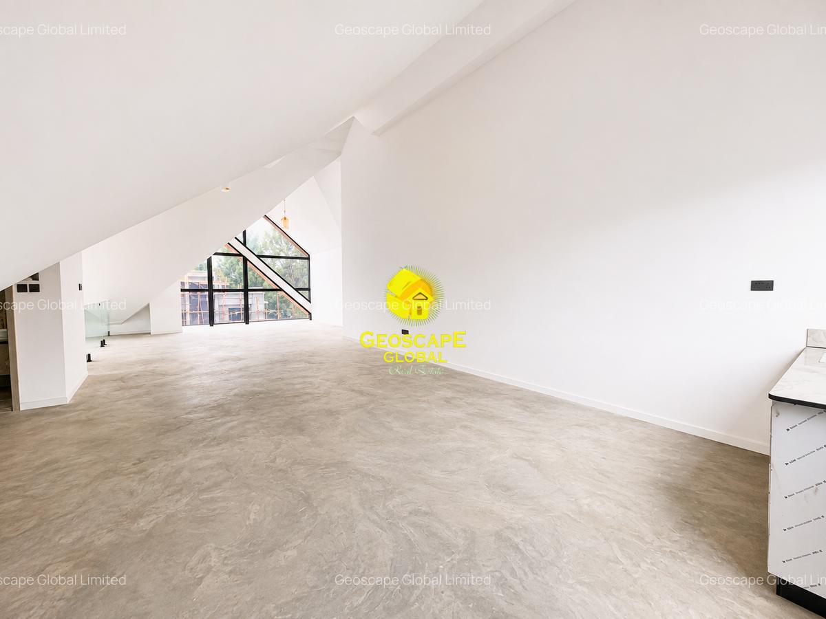 5 Bed House with En Suite in Runda - 3