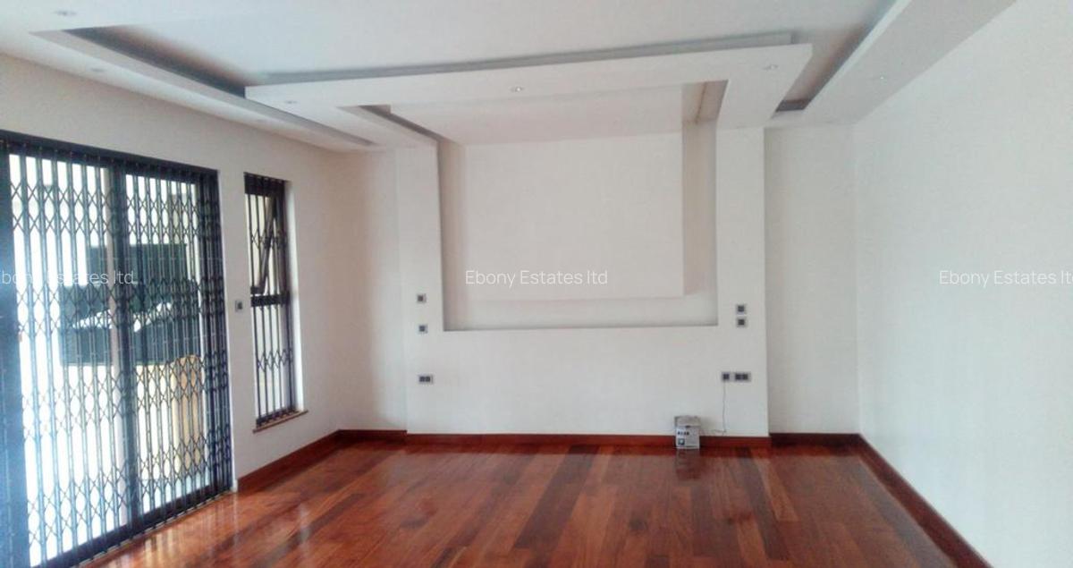 5 Bed Townhouse with En Suite in Lavington - 15