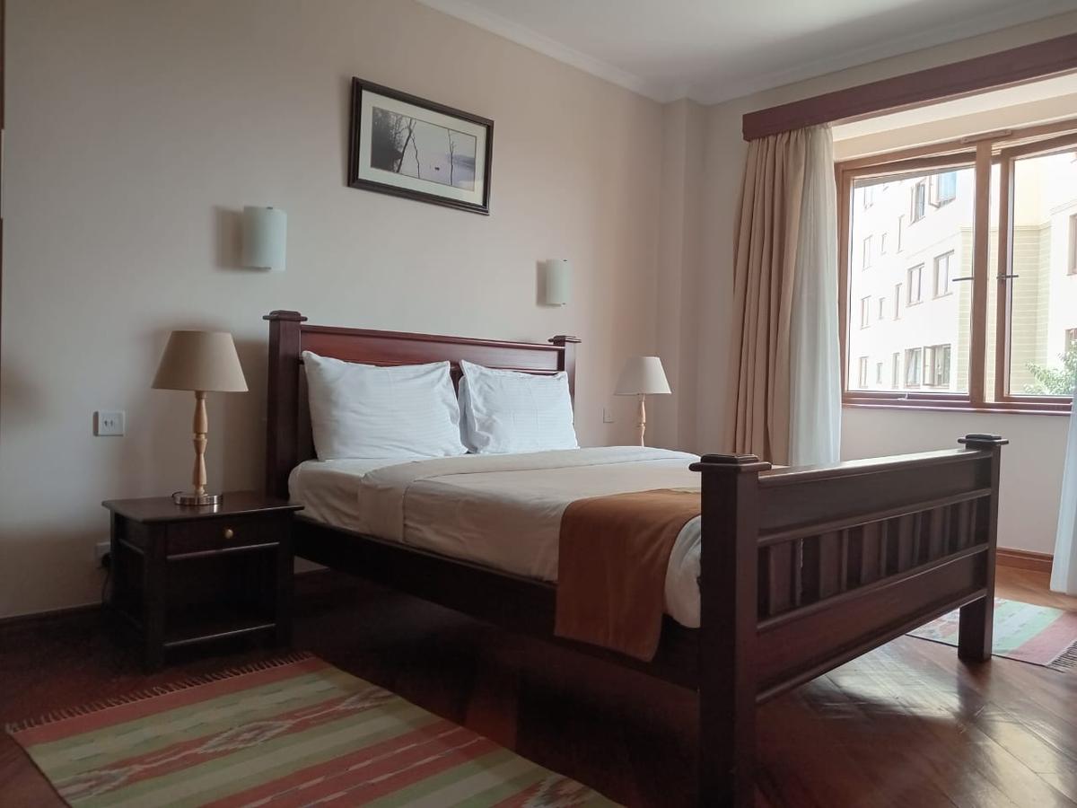 Serviced 2 Bed Apartment with En Suite in Kilimani - 11