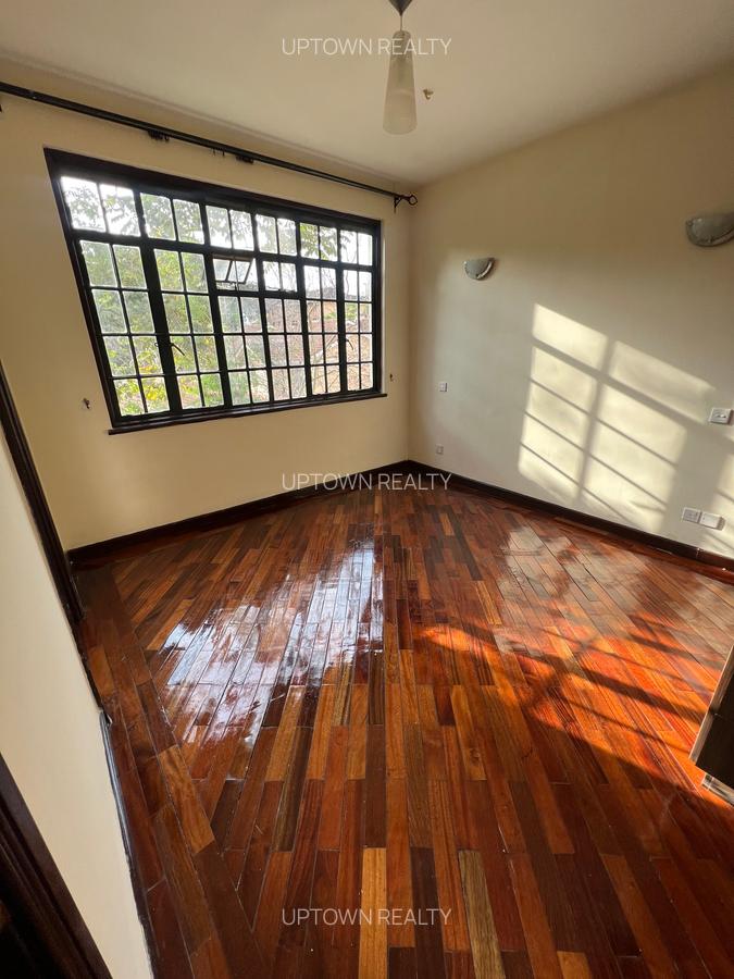 3 Bed Apartment with En Suite at Lavington - 11