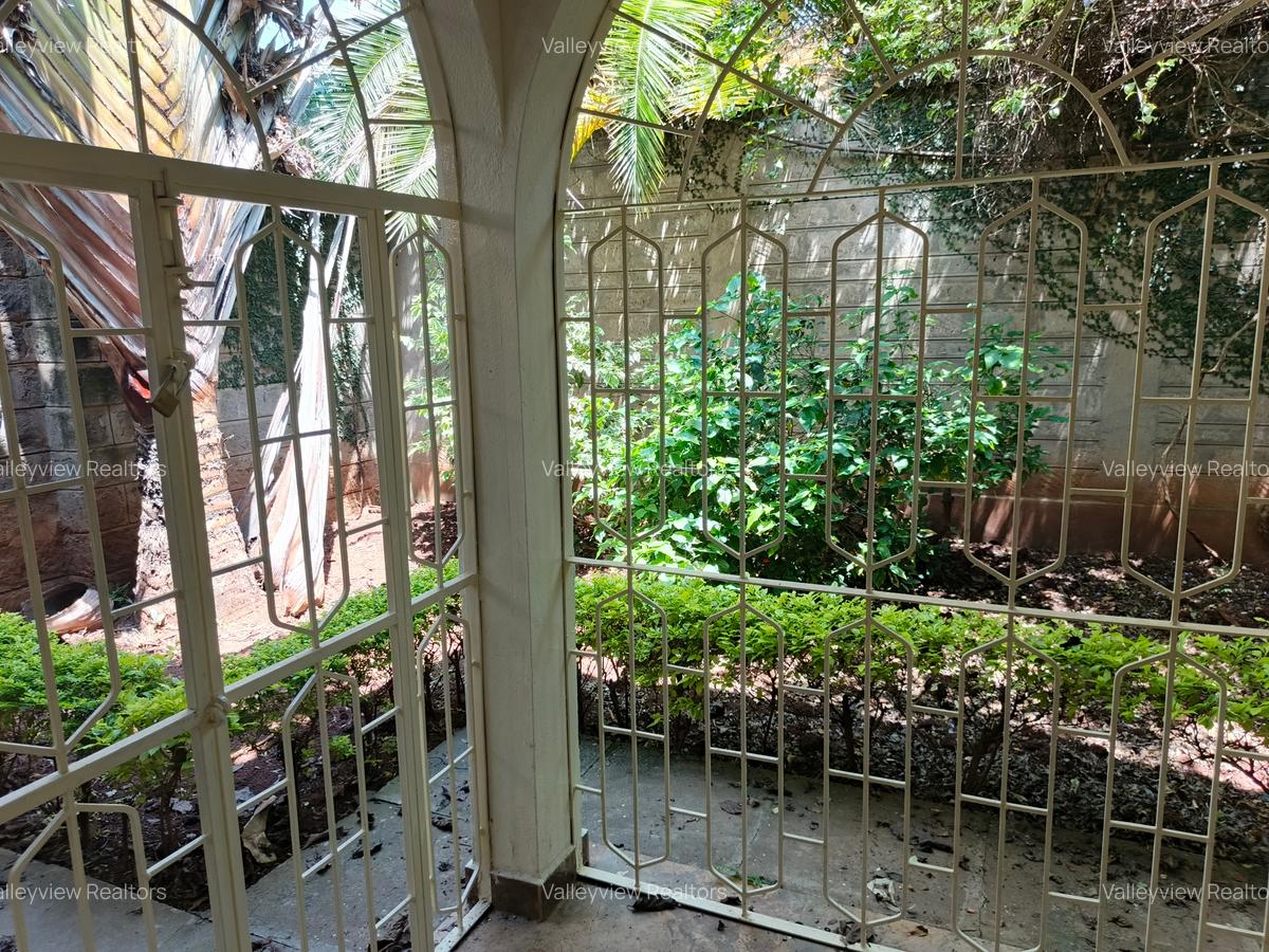 4 Bed Townhouse with En Suite at Lavington - 6