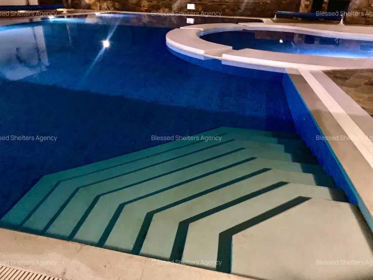 Serviced 1 Bed Apartment with En Suite in Garden Estate - 16