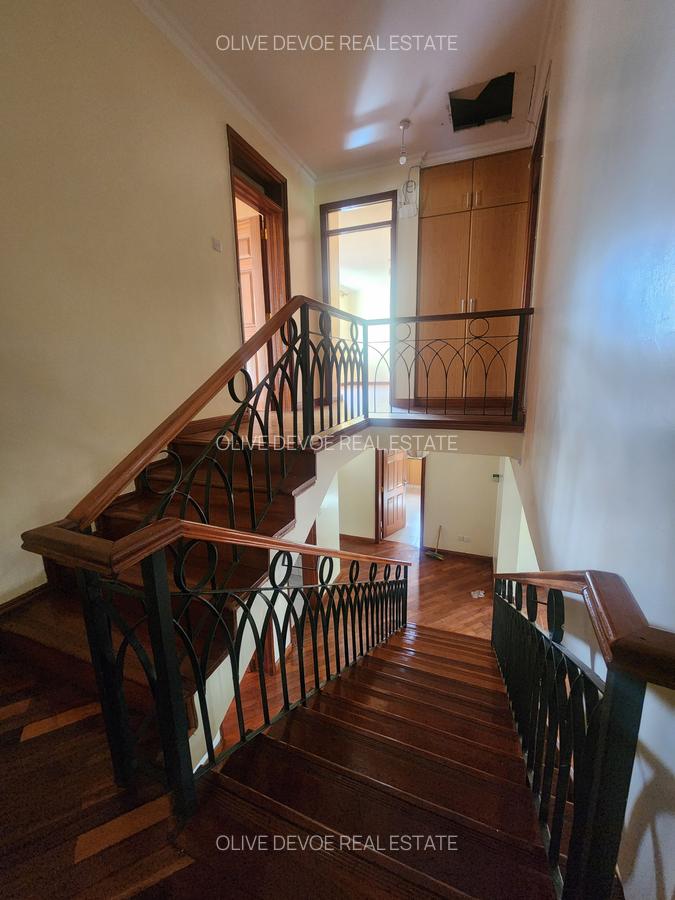 4 Bed Townhouse with En Suite in Lavington - 18