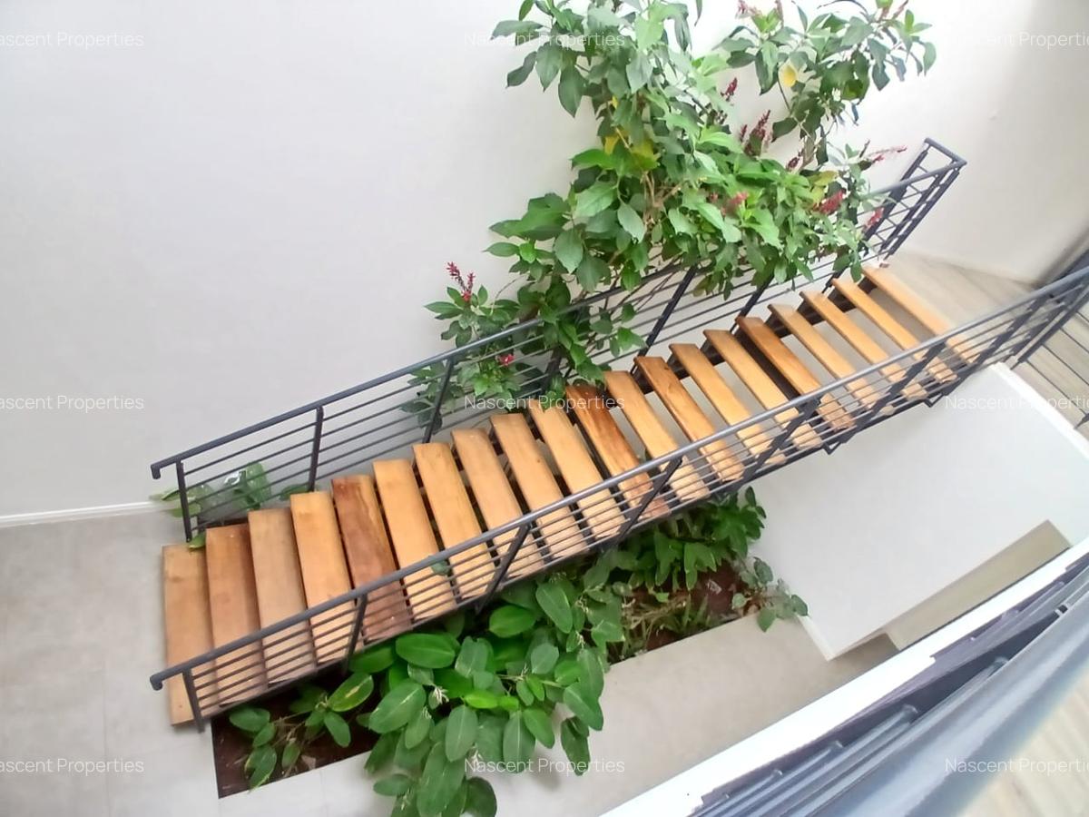 4 Bed House with En Suite in Runda - 3