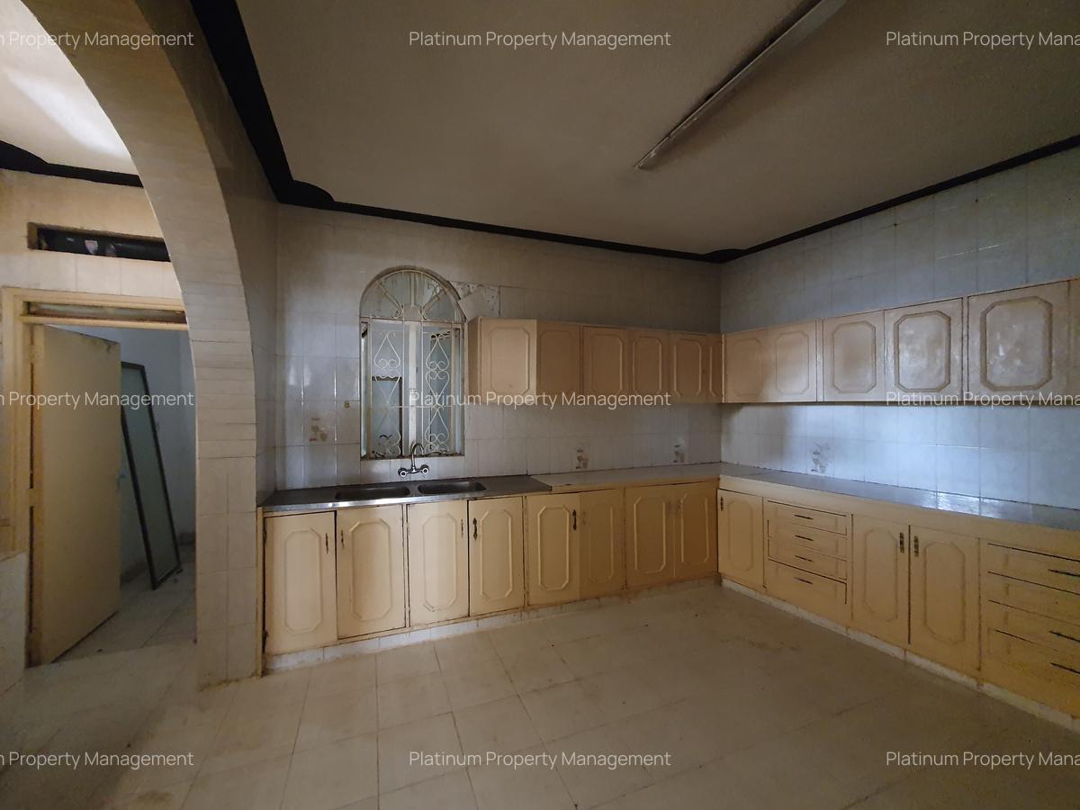 4 Bed House with En Suite at 2Nd Parklands Avenue - 9