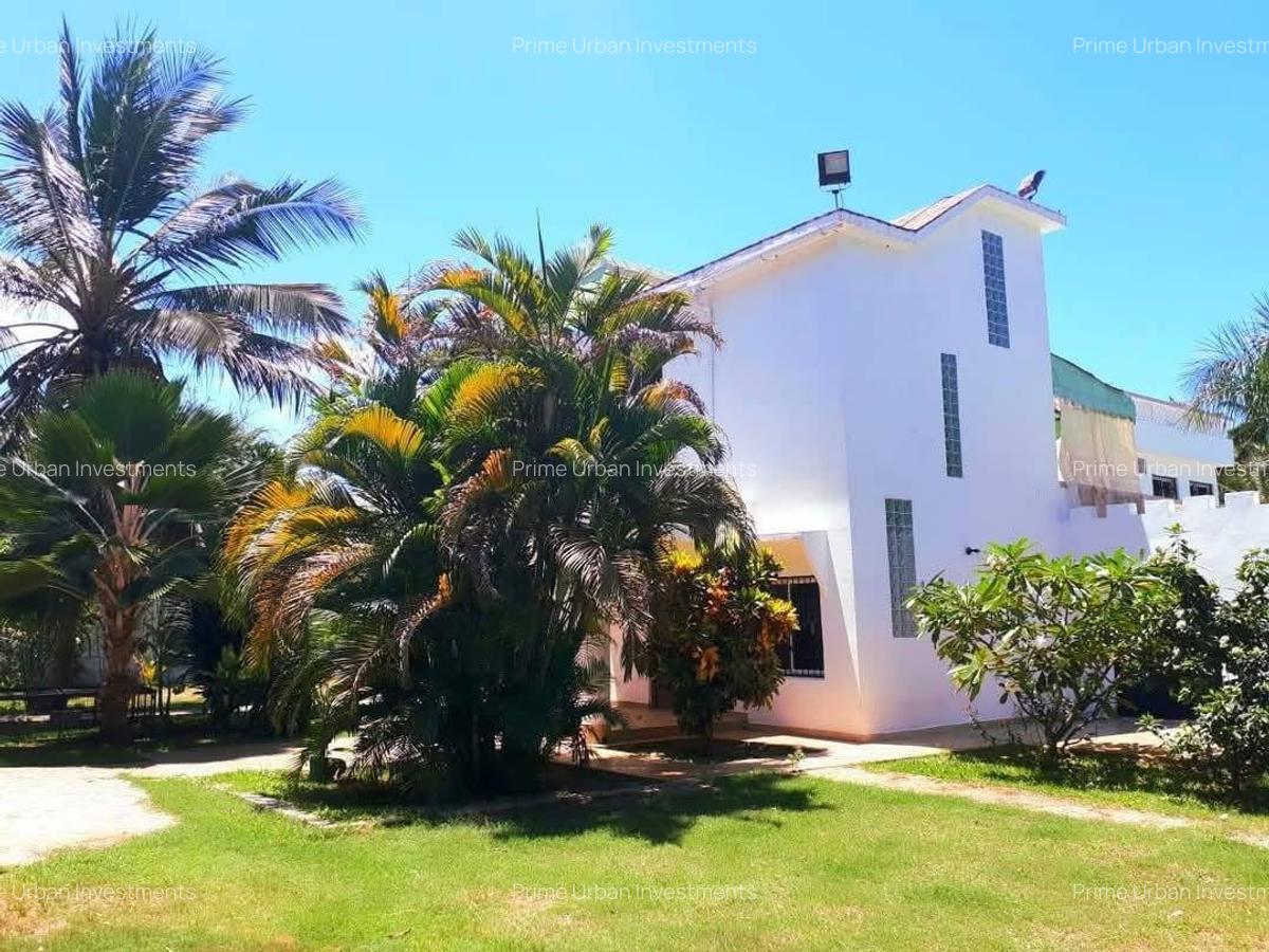 5 Bed Villa with En Suite in Kikambala - 19