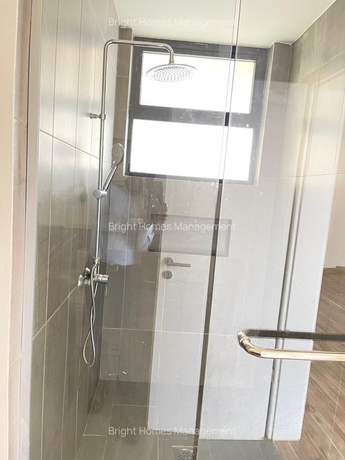 4 Bed Apartment with En Suite in Riverside - 11