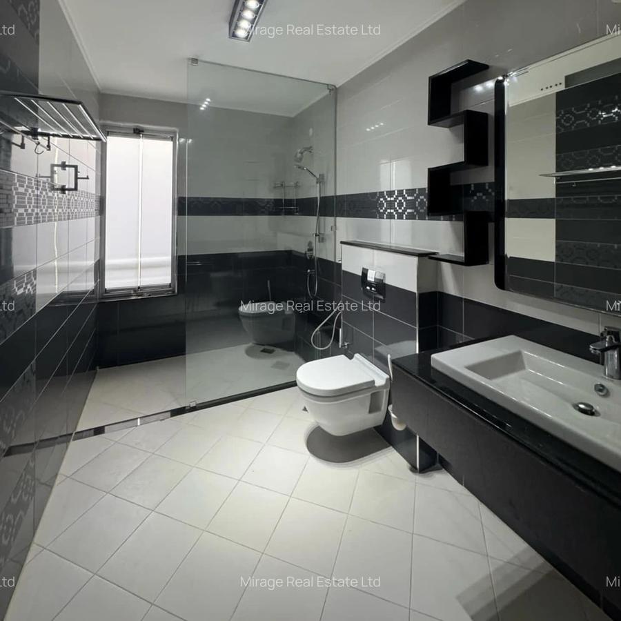 3 Bed Apartment with En Suite in Riverside - 17