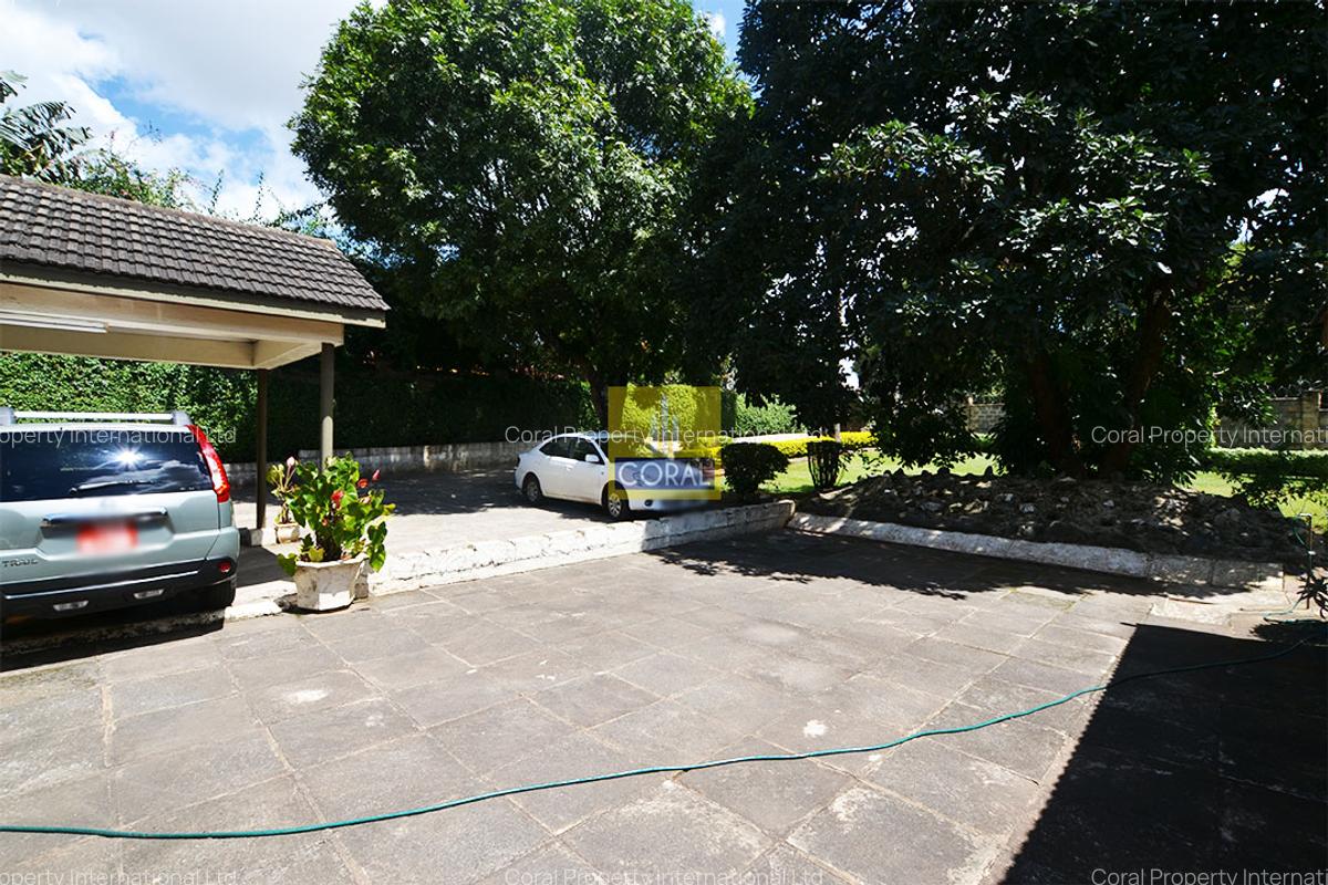 4 Bed House in Lavington - 19
