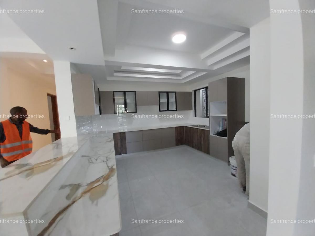 Serviced 2 Bed Apartment with En Suite at Links Road - 2