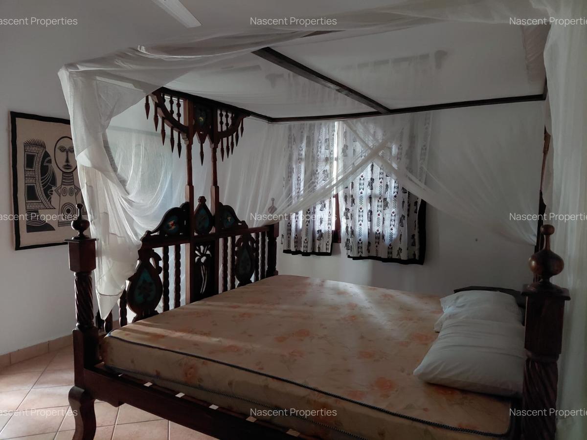 4 Bed House with En Suite in Watamu - 10