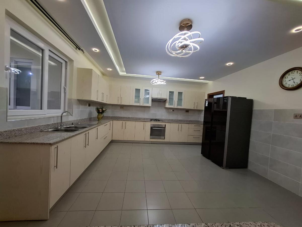 3 Bed Apartment with En Suite in Westlands Area - 2