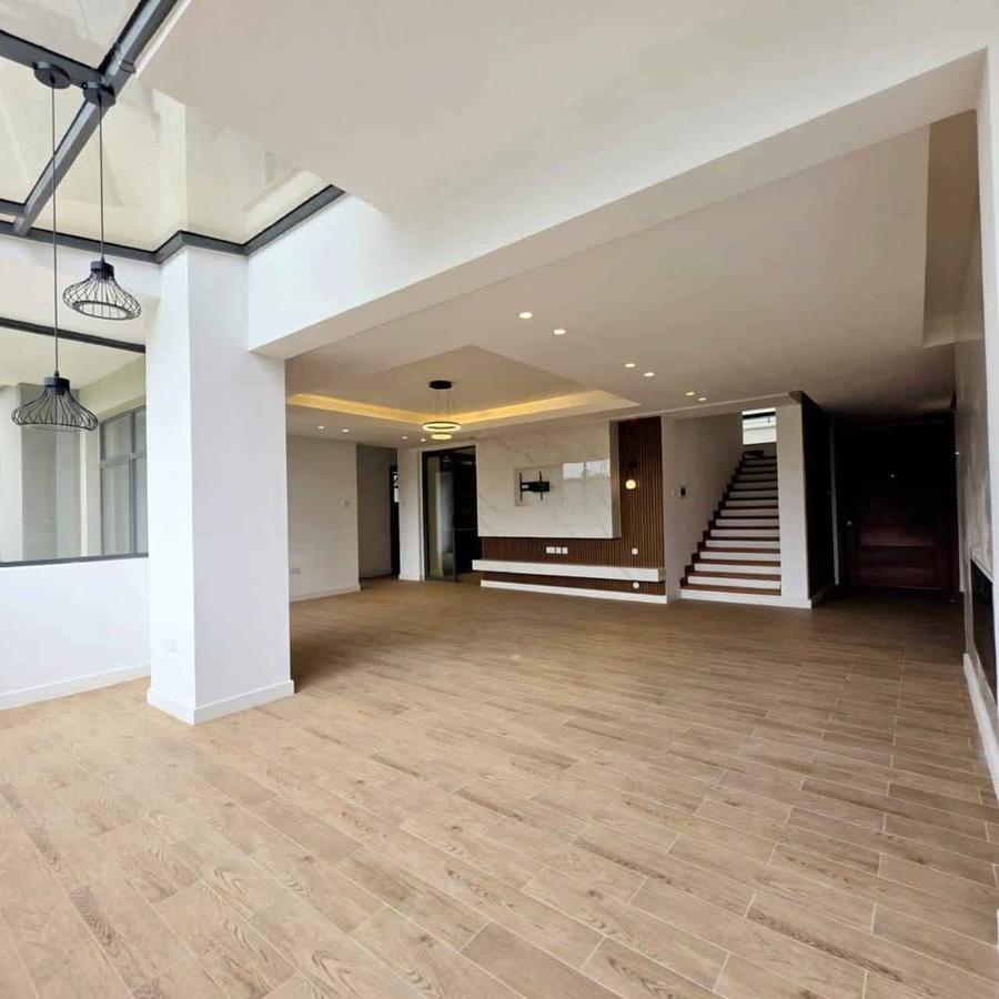 4 Bed Townhouse with En Suite at Two Rivers - 5