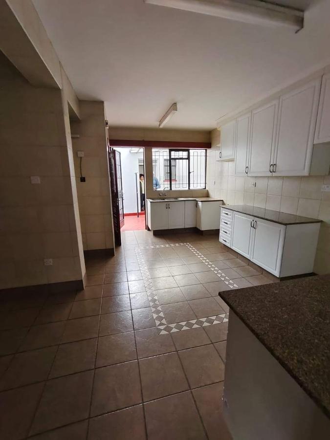 4 Bed Townhouse with En Suite at Lavington - 5