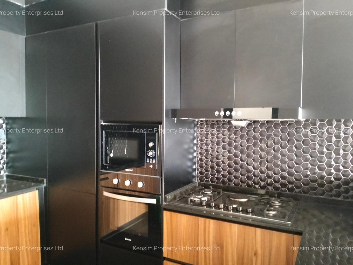 3 Bed Apartment with En Suite in Brookside - 6