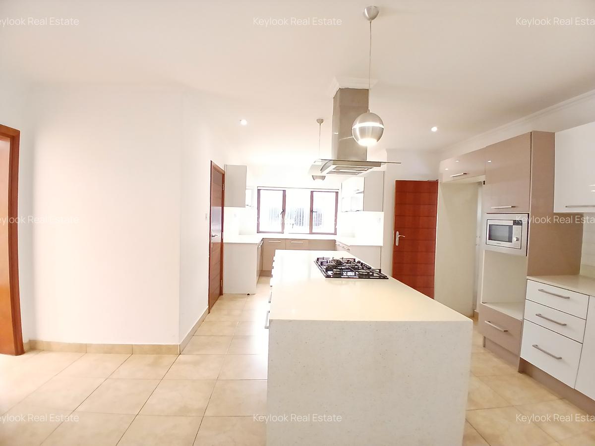 5 Bed Townhouse with En Suite at Lavington - 13