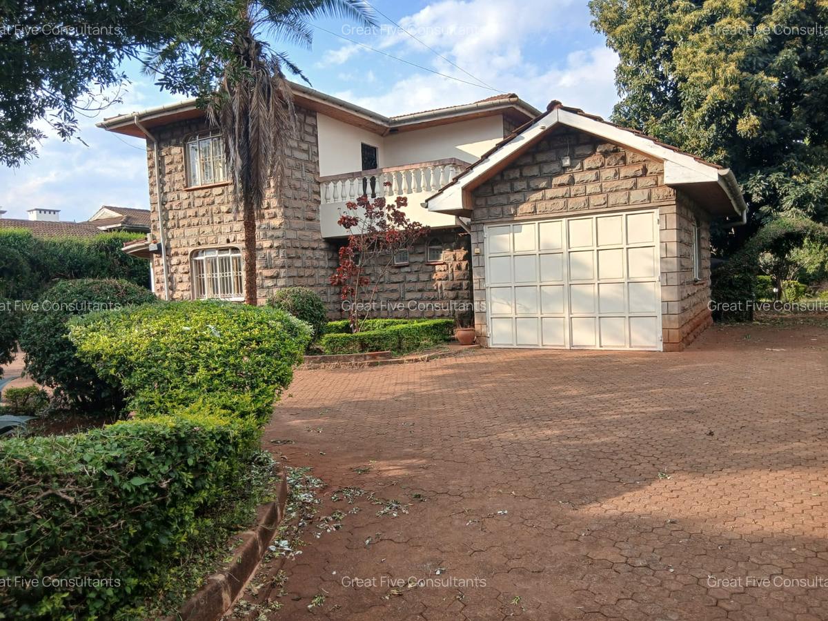 5 Bed House with En Suite in Runda - 2