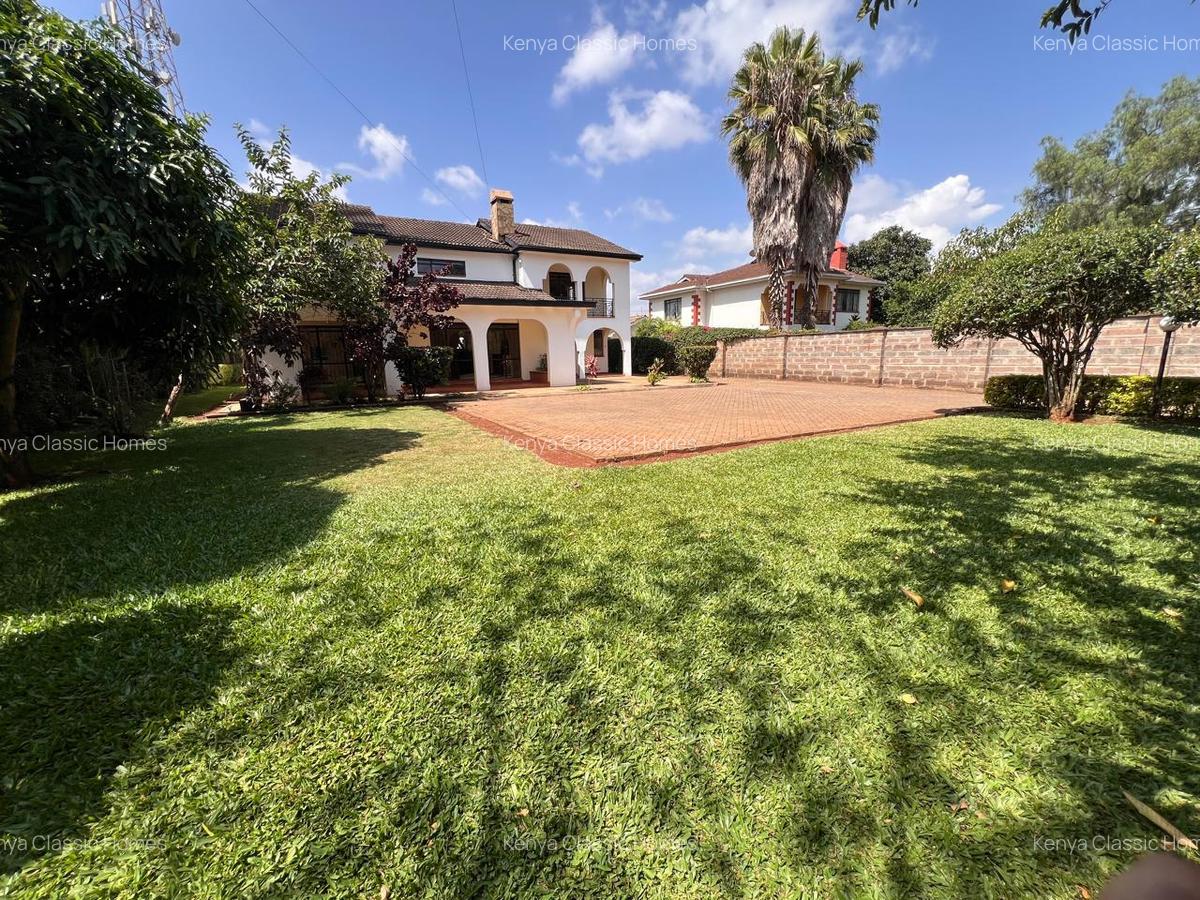 4 Bed House with En Suite at Mountain View - 6