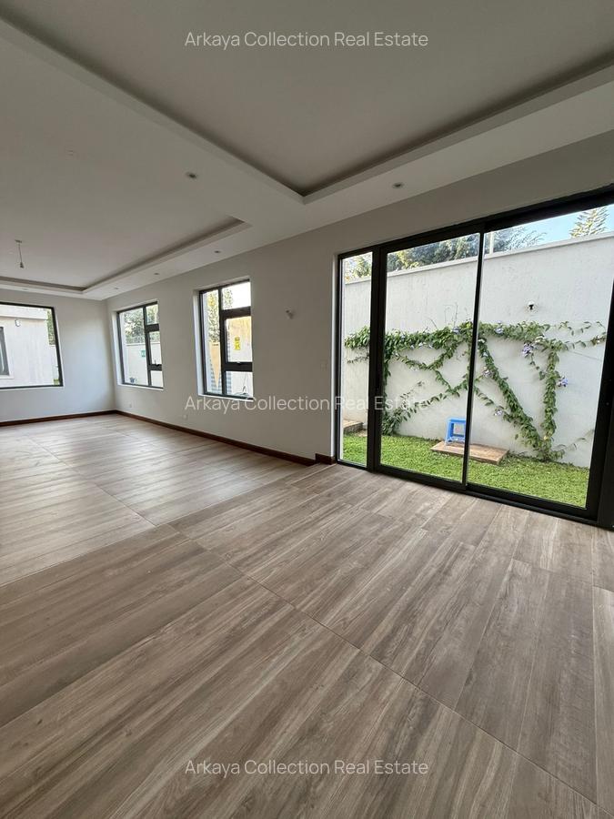 6 Bed Townhouse with En Suite in Lavington - 1