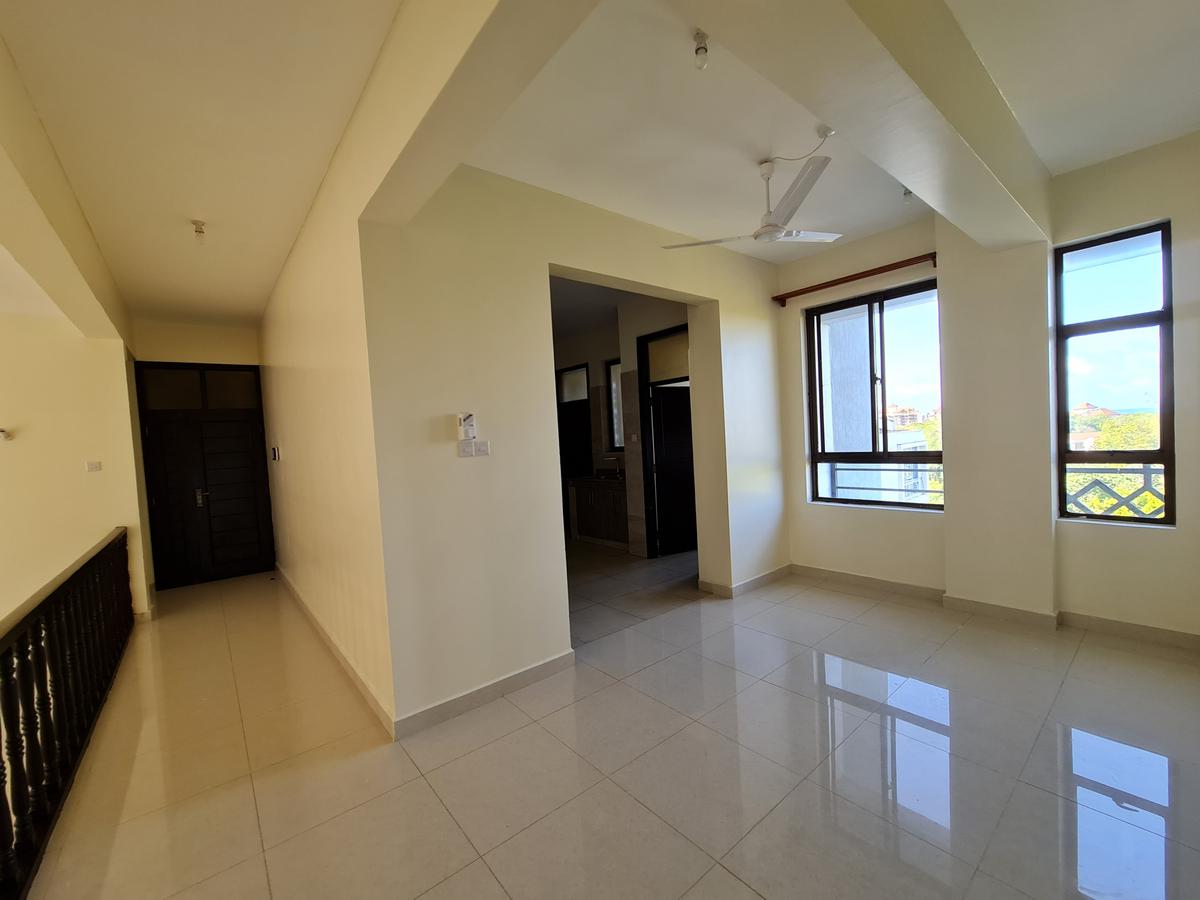 3 Bed Apartment with En Suite in Nyali Area - 11