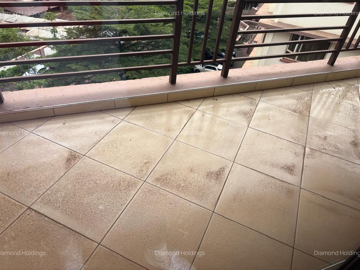 4 Bed Apartment with En Suite at Parklands - 14