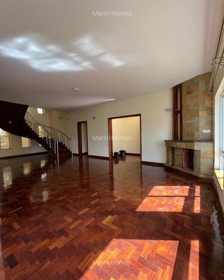 5 Bed Townhouse with En Suite in Lavington - 4