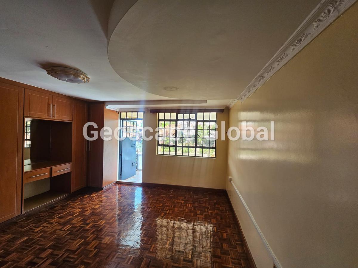 4 Bed House with En Suite in Runda - 3