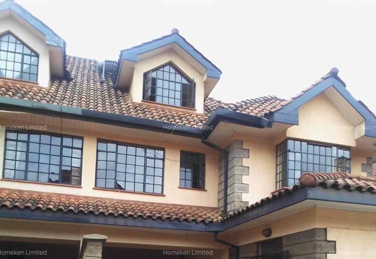 4 Bed Townhouse with En Suite at Lavington - 1