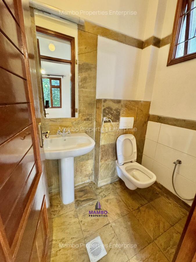 3 Bed Apartment with En Suite at Riverside Dr - 18