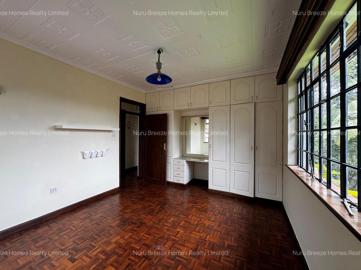 4 Bed House with En Suite in Runda - 11