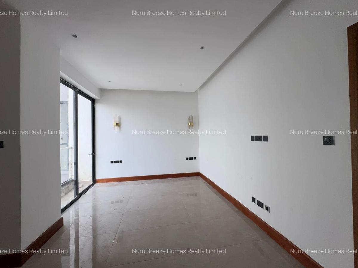 3 Bed Apartment with En Suite in Riverside - 4