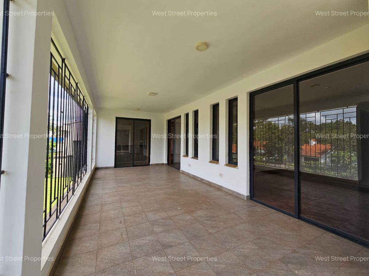 7 Bed Villa with En Suite at Lavington - 19