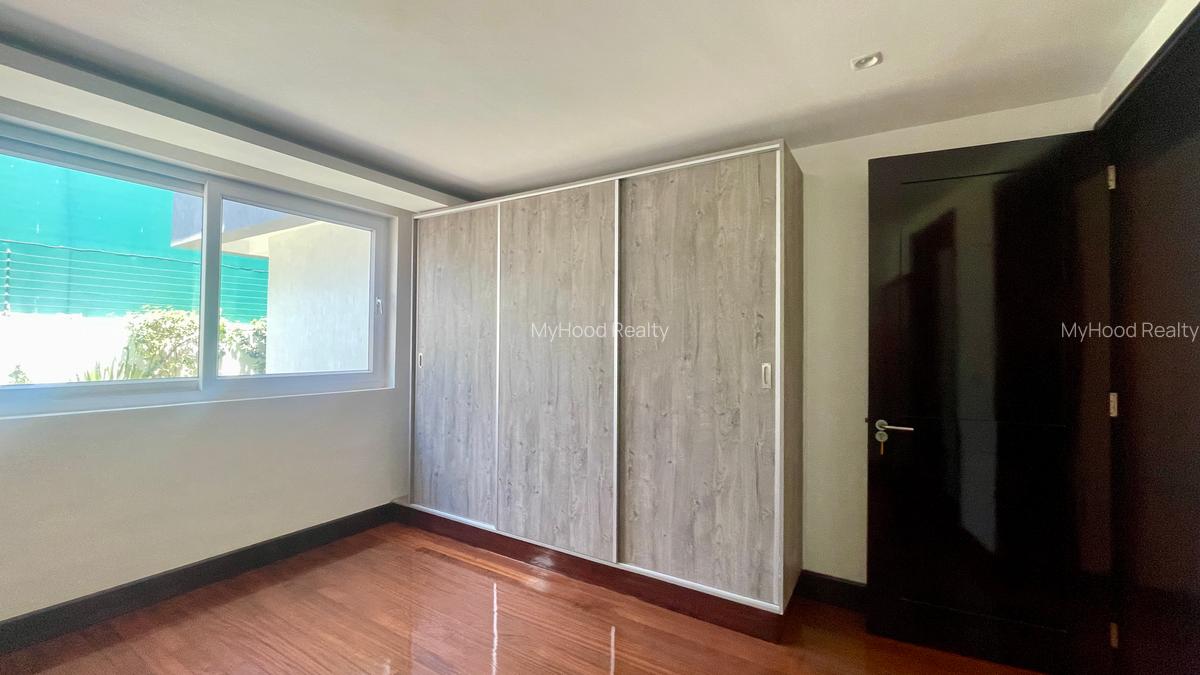 5 Bed House with En Suite in Runda - 15