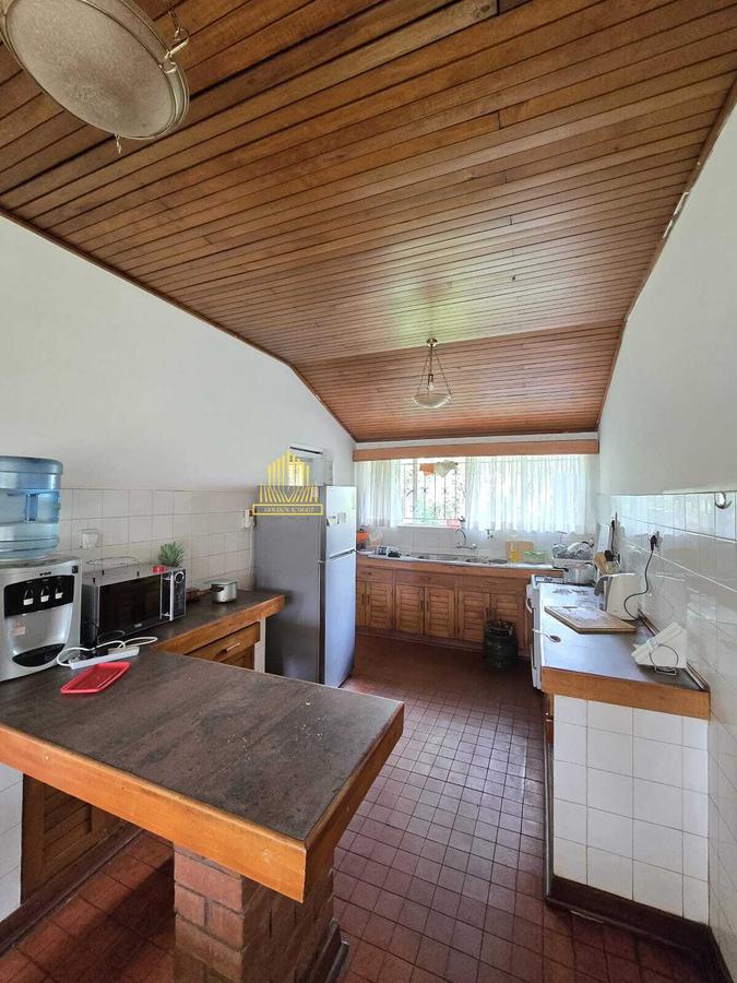 4 Bed House with En Suite in Lavington - 7