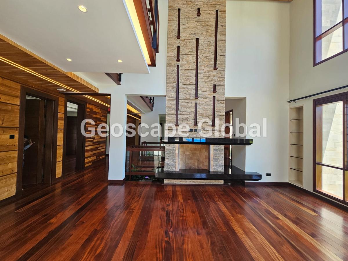 5 Bed House with En Suite in Runda - 10