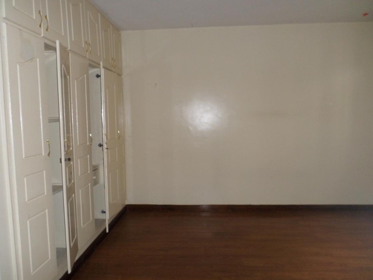 3 Bed Apartment with En Suite at Lavington - 18