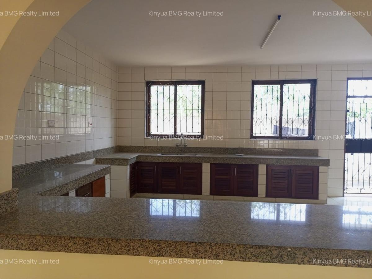 4 Bed Villa with En Suite in Nyali Area - 2