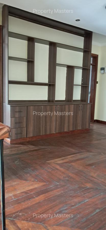 5 Bed Villa with En Suite at Convernt Drive - 4