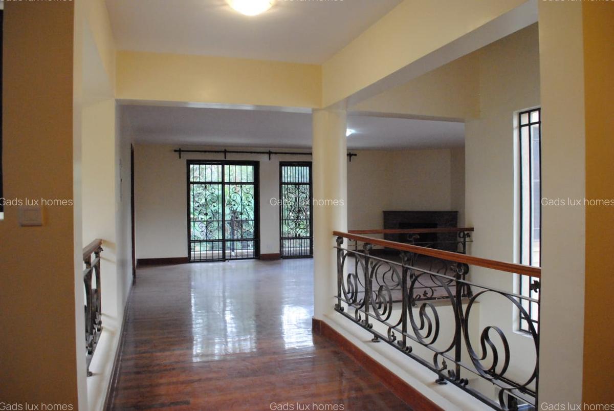 5 Bed Villa with En Suite at Lavington - 6